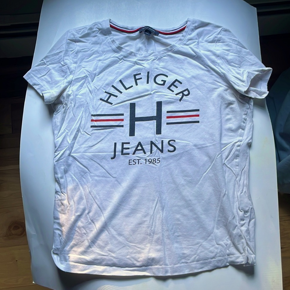 Tommy Hilfiger white logo tshirt. Size Meduim —Used in good condition